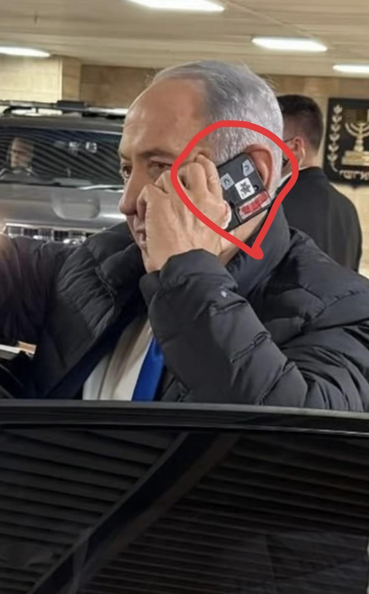 内塔尼亚胡的手机摄像头是贴着的臭名昭著的以色列摩萨德暗杀背影遍及世界各个角落