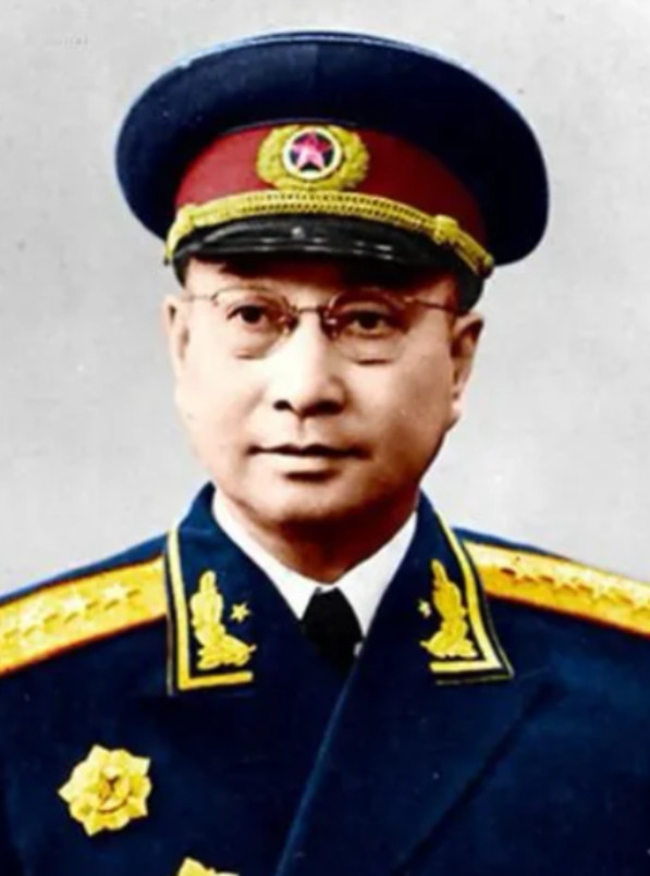 1952年，陈赓找周总理汇报工作，刚好周总理外出，等了几个小时后，陈赓饿了，就自