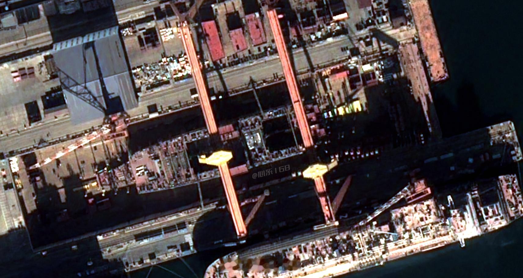 12月21日的004高清卫星图来了清晰证实已经上了机库分段侧壁模块舰首只差一