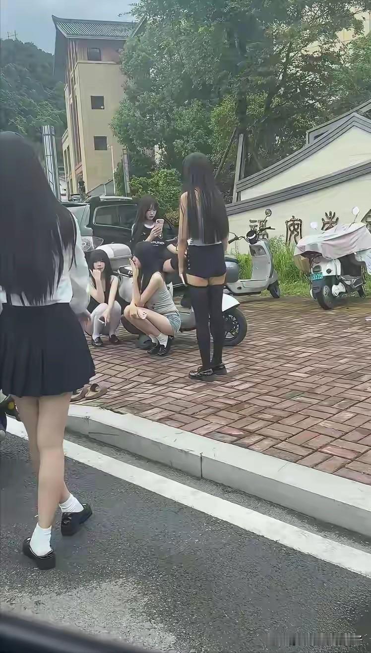 老师估计头都大了，这管还是不管好啊？