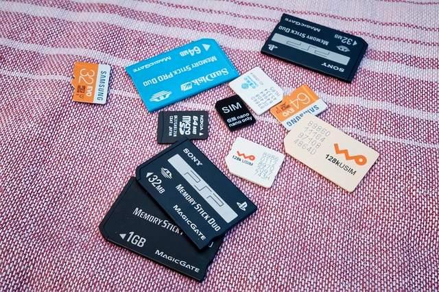 现在手机存储简直成了“吞金兽”！以前觉得256GB够用，现在厂商直接搞出“256