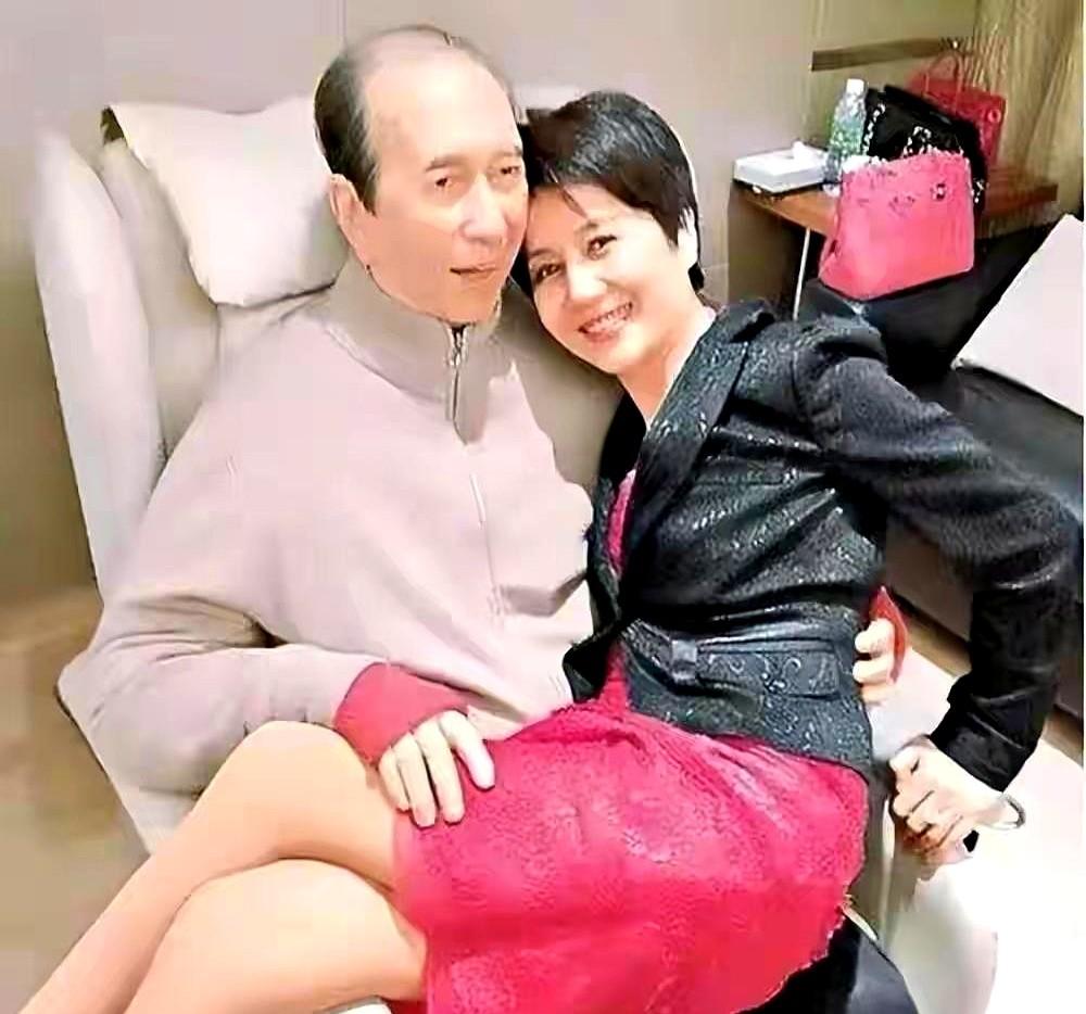 赌王四太梁安琪，聊起自己的婚姻，爆出过一个外人不敢信的规矩。想见丈夫得翻排班表