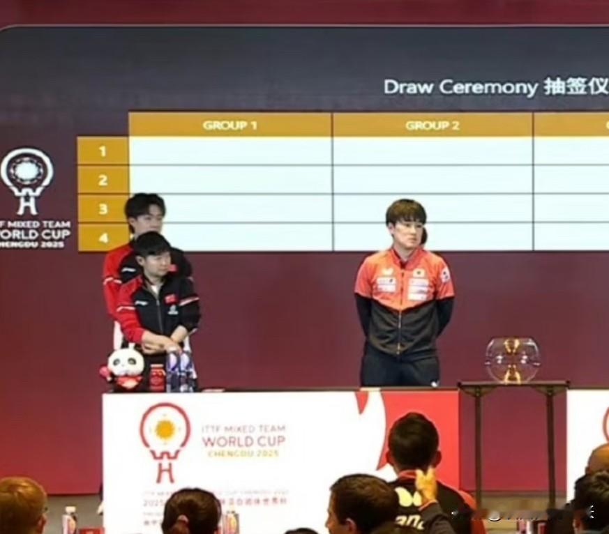 总觉得莎莎是天生的方向标，而大头是自带锋芒的冲锋者。两人一同登场，那份扑面而来的