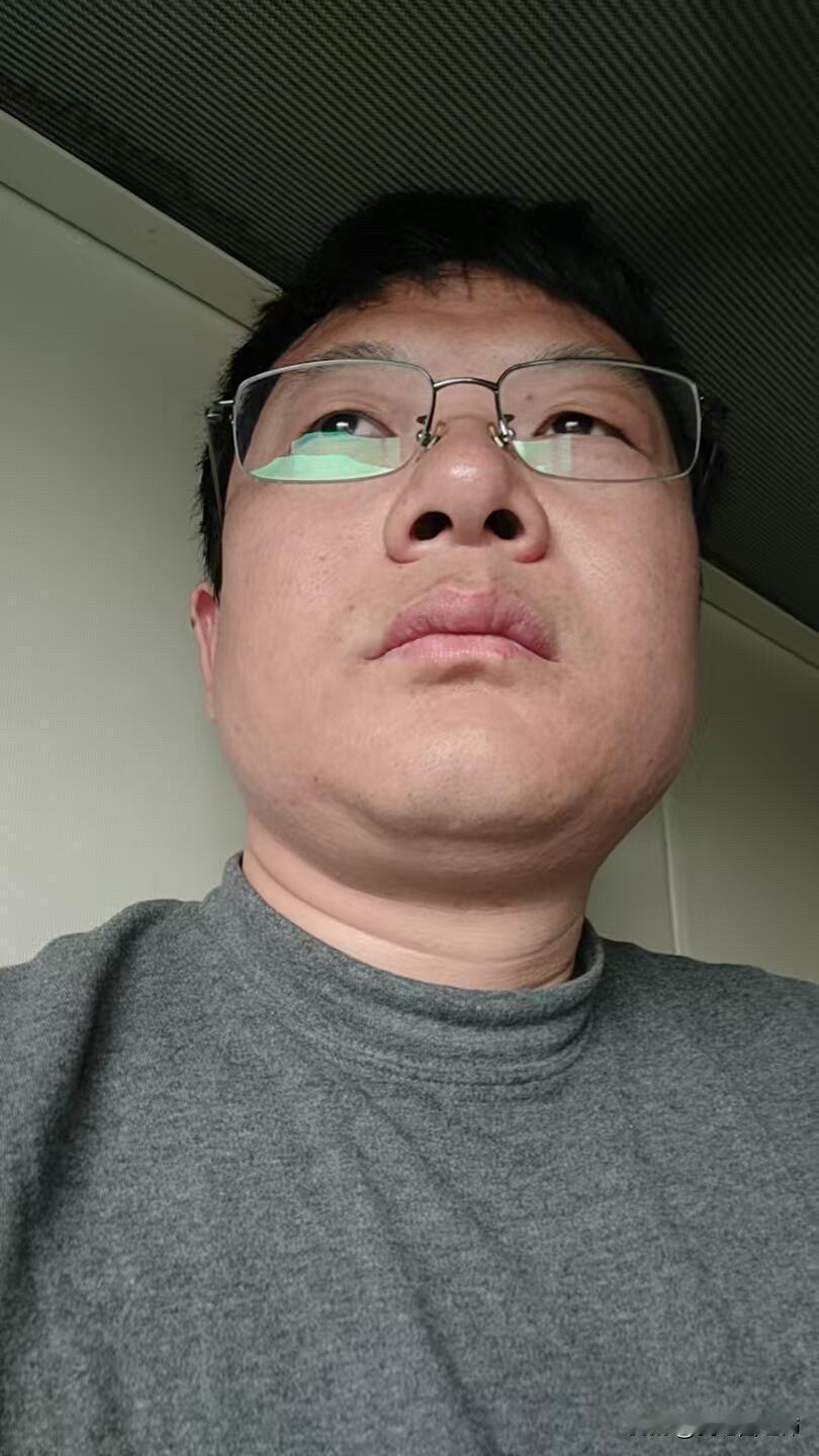 85年40岁，失业半年，我终于敢承认自己一事无成，日子过得像在熬。简历投了