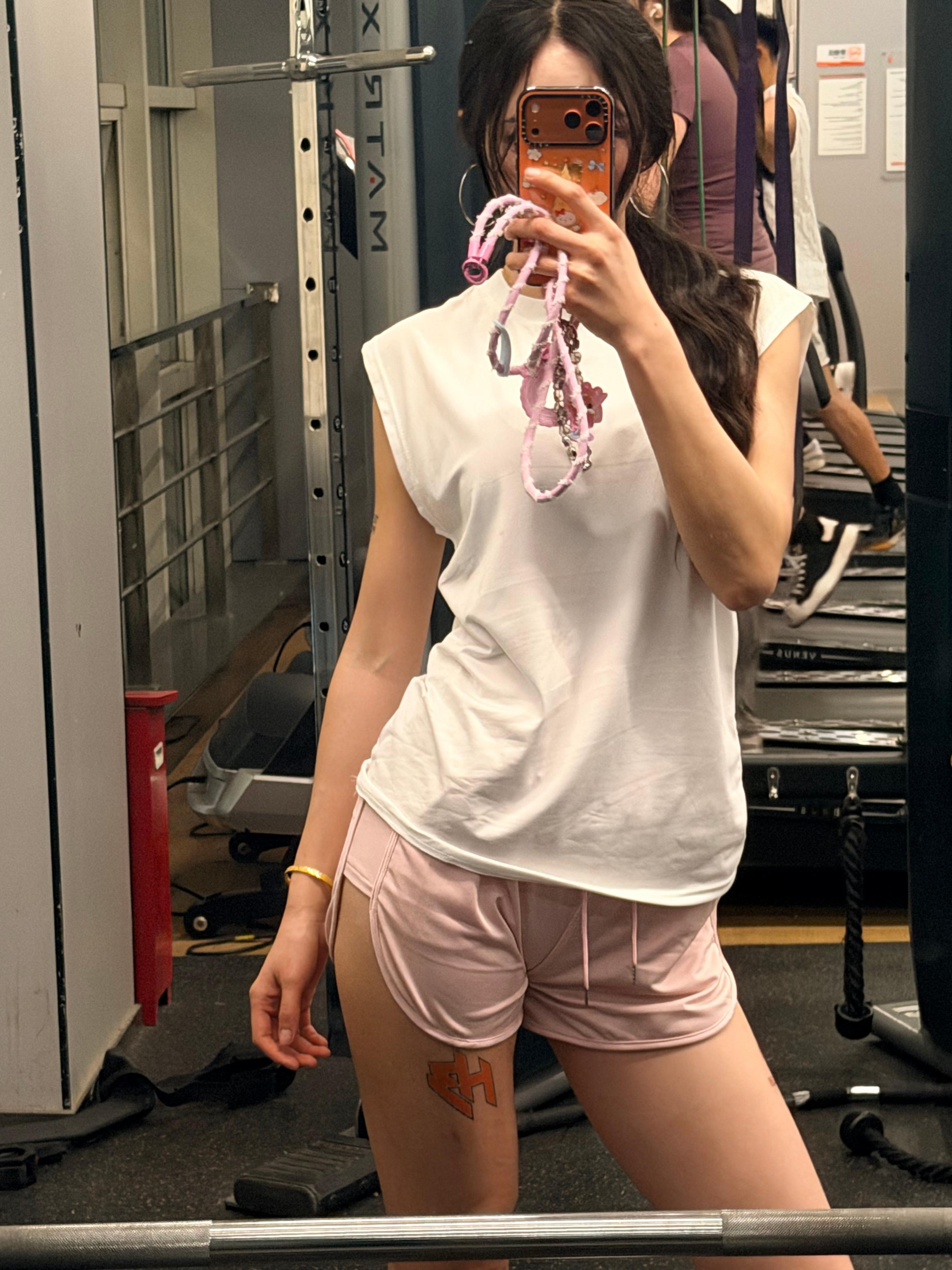 健身运动打卡坚持运动打卡健身打卡Day2练背日今日我斜方肌依旧很努力哈哈哈