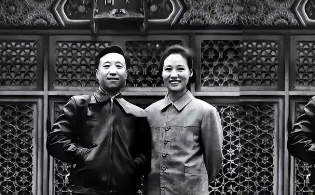 1948年，林颖改嫁了，她是彭雪枫的遗孀，身带烈士之子。她嫁给了马列，一个不符合