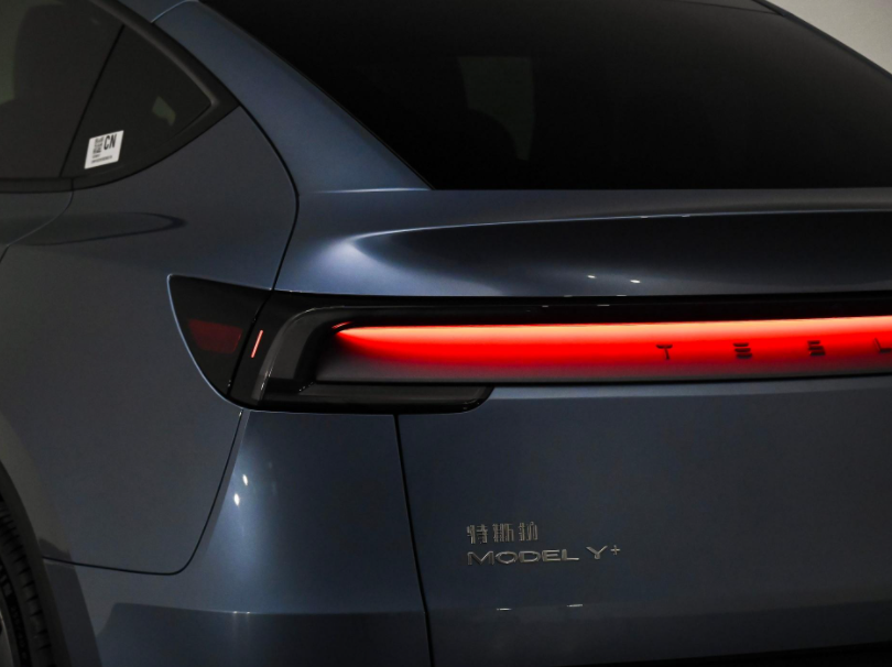 听我一句劝,新能源汽车的一体式尾灯确实很炫酷,但你最好还是期望他别坏。可问题是