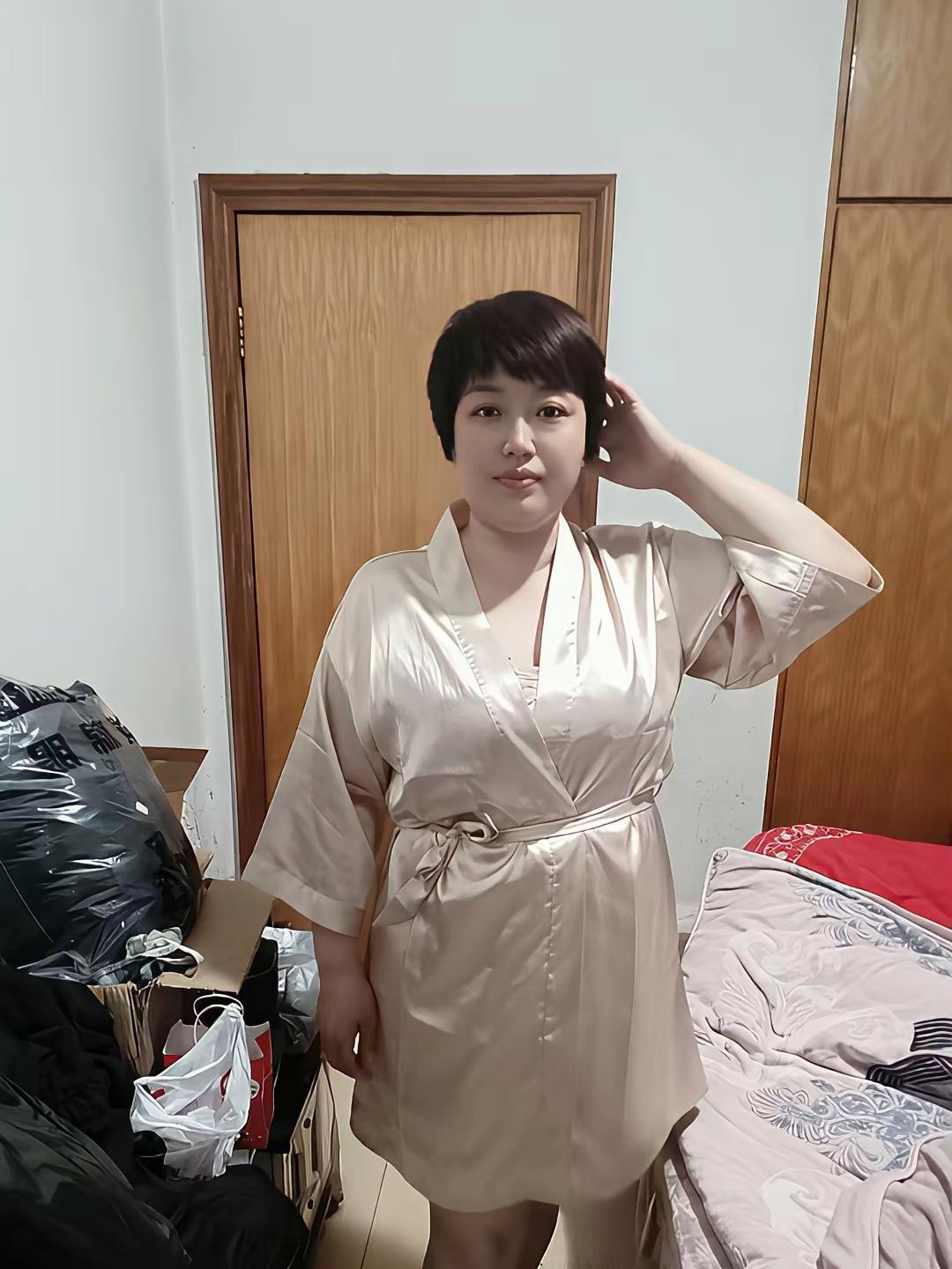 同村的发小，80后单身，想征婚，有喜欢的吗？