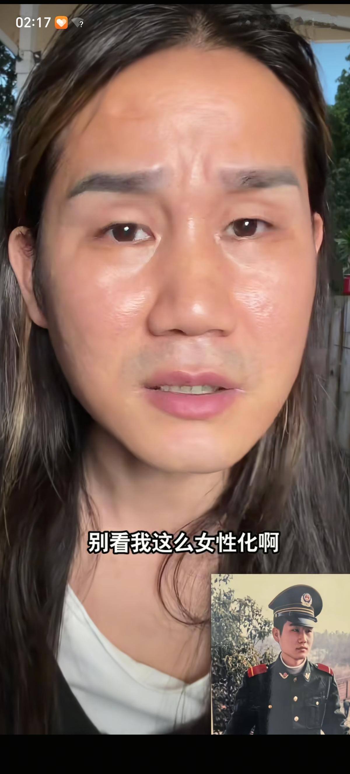 李师师虽然老是跟人称“姐妹”，但他是一名武警退伍军人，一身功夫十分过硬。退役后在