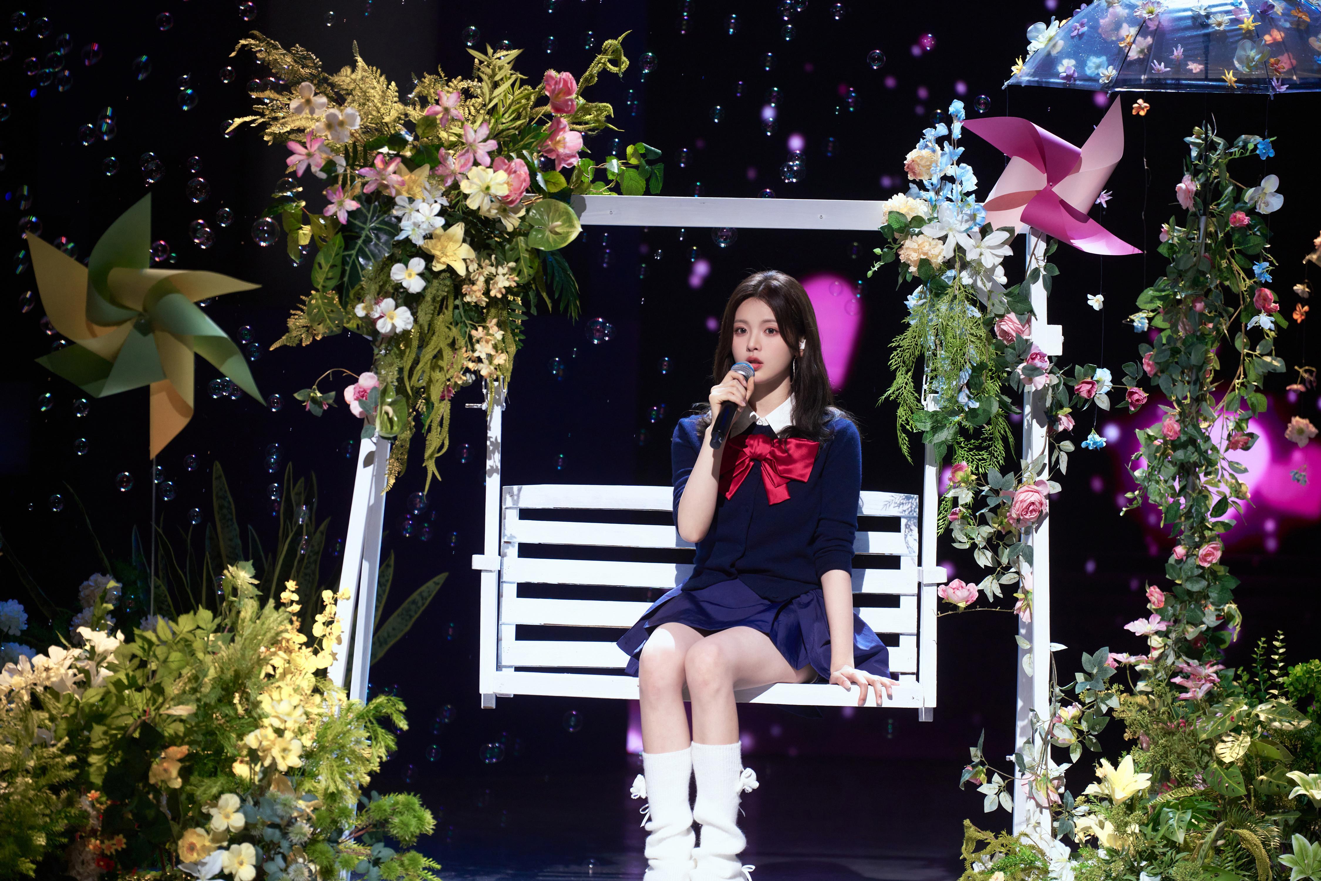 杨超越写给杨超越的马年祝福在复制粘贴的时代，你是手写的诗