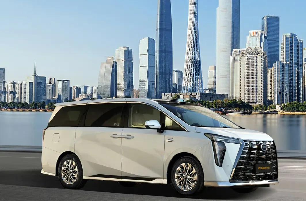 这就是赤裸裸的现实！油车30万：使用10年，油费10万，卖5万！纯电车30万