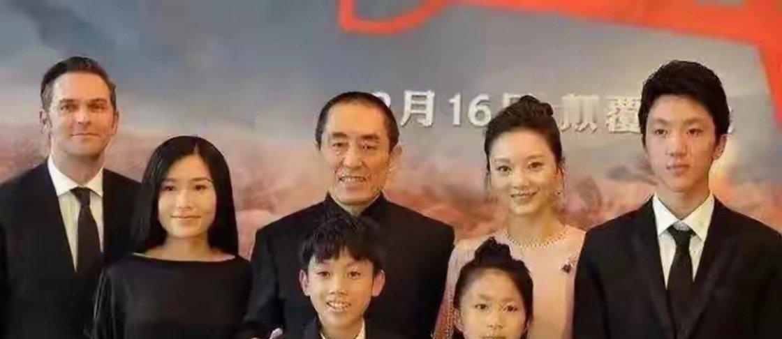 年初二，张艺谋44岁老婆陈婷现身，穿黑皮衣身材苗条，年轻似34岁