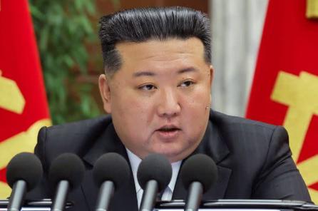 美国忙着收拾中东，金正恩抓住机会，连出三步大棋，还放出狠话！这几天，朝鲜半岛