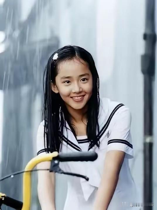 大家发现没，文根英是韩国娱乐圈最特别的一个。39岁官宣结婚，没婚纱照，没婚