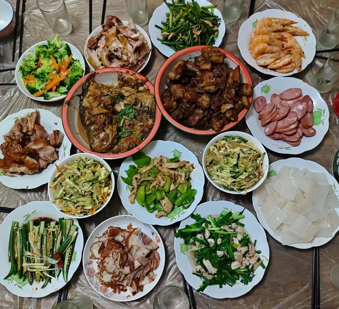 东北年夜饭集合！你喜欢哪一桌的饭菜！首先声明，这不是我家的，都是好朋友分享