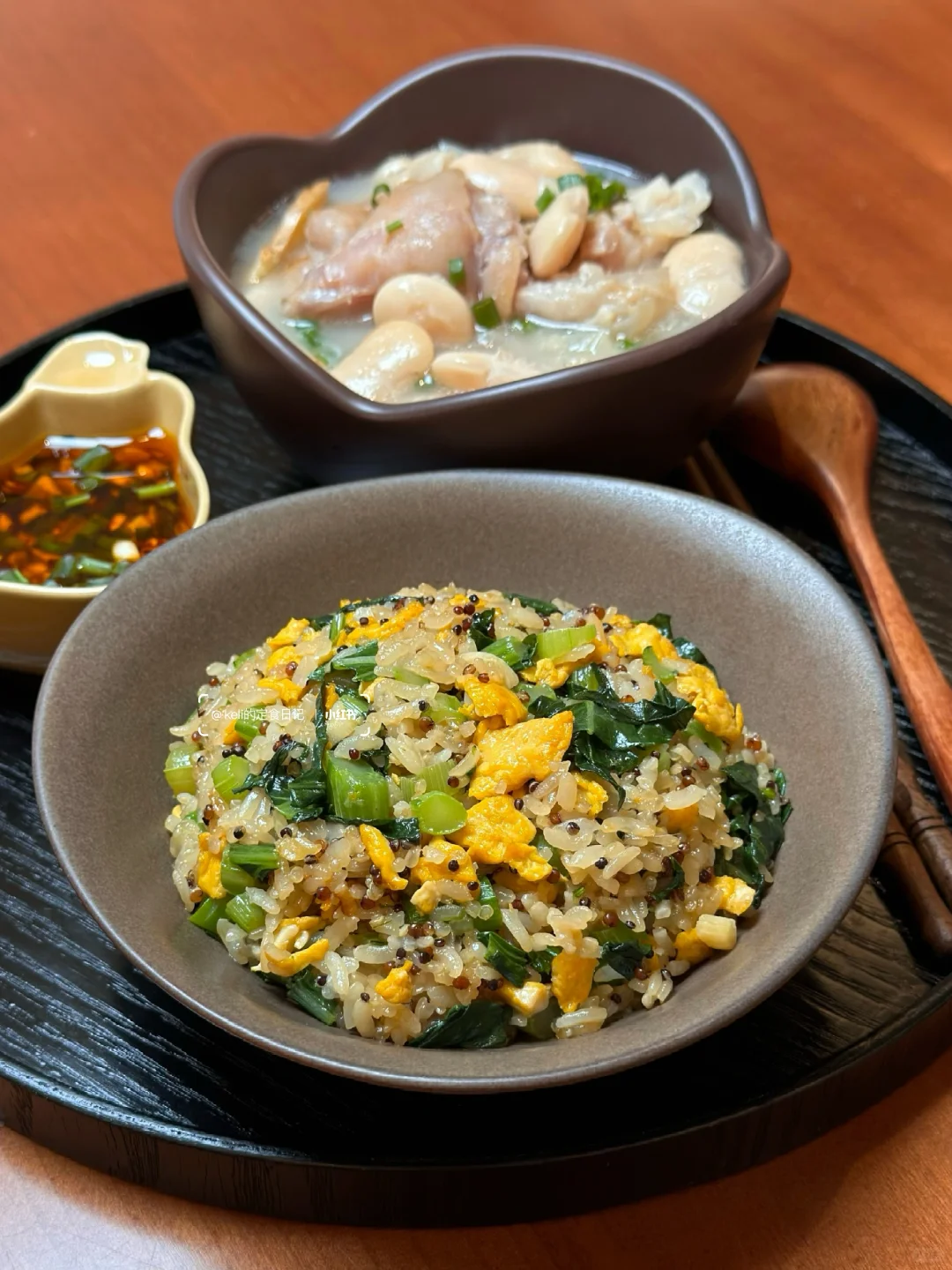 晚餐：青菜蛋炒饭+蹄花汤