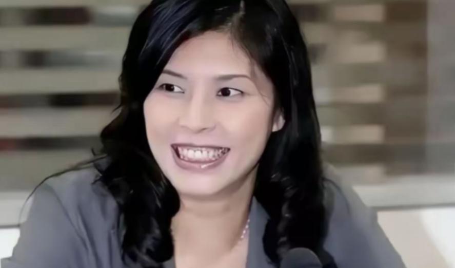 郑丽文太聪明了，主持人提问她去大陆打算先见谁？她回答：说实话，郑丽文跟其他人相比