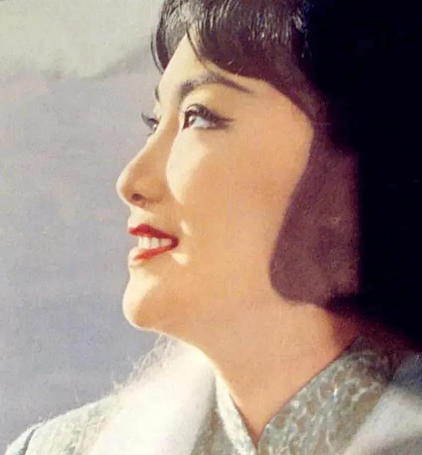 《第二次握手》导演董克娜。最早选择的女主角饰演者是侨居加拿大的香港影星夏梦，但夏
