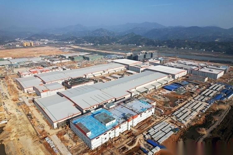 手握万亿石油财富的中东产油国，如今却急得如热锅上的蚂蚁，不惜千里迢迢奔赴中国，只