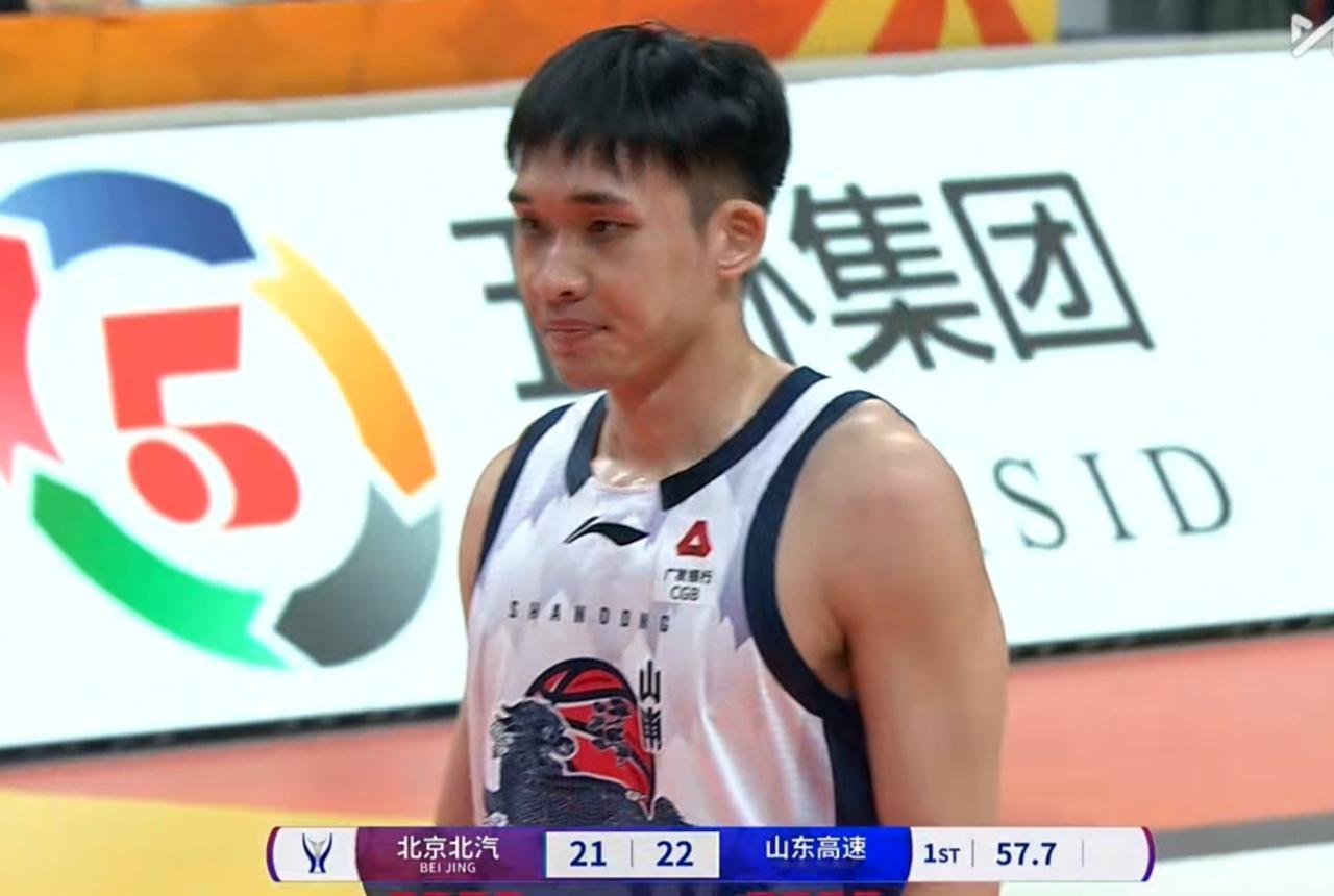 最近看了几场CBA俱乐部杯的比赛，整体感觉新赛季的CBA会比较精彩，攻防转换速度