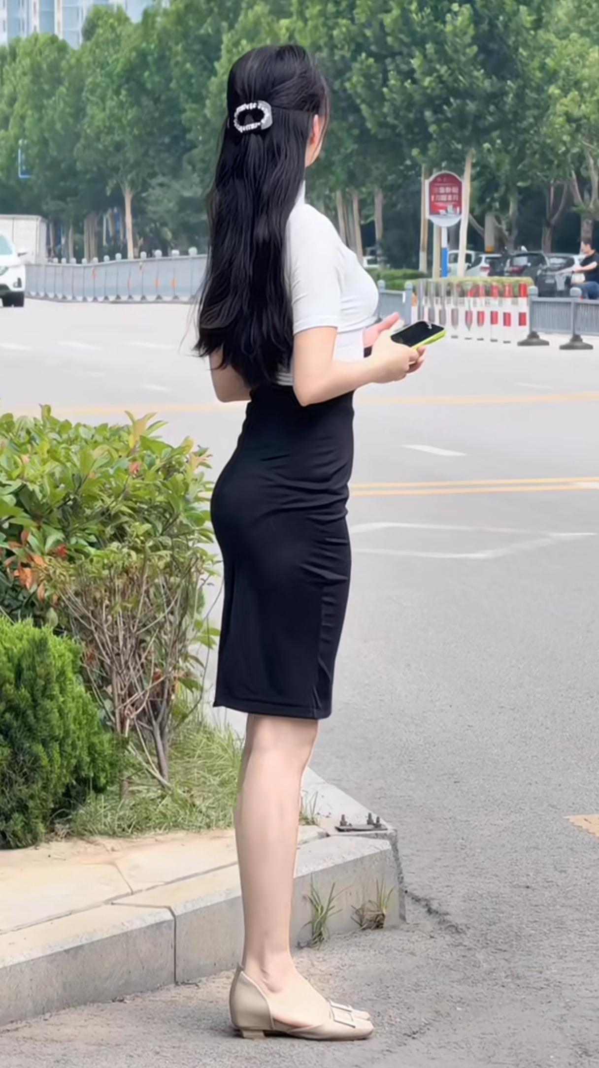 难得周末晴空万里，必须出门走走。前几日连绵阴雨，整个人都提不起精神，听闻下周还将
