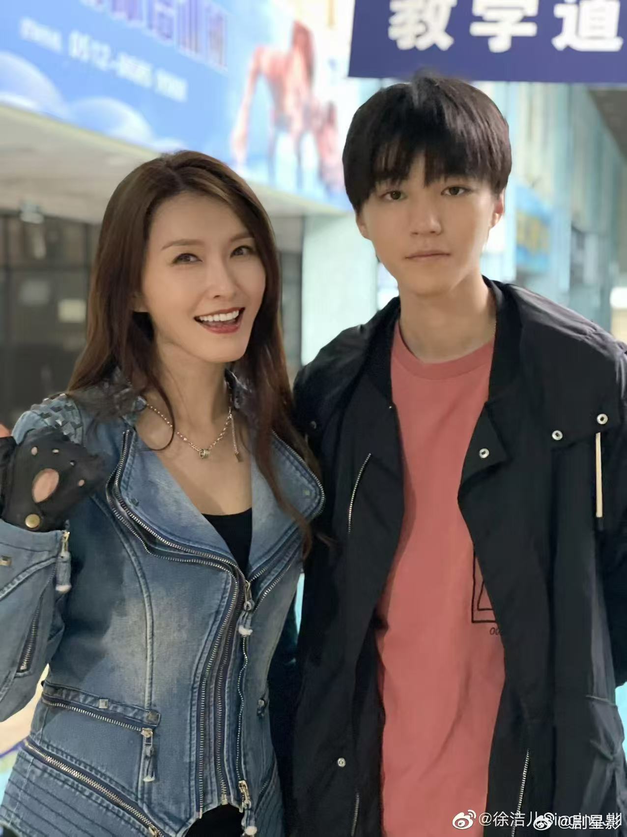 徐洁儿王俊凯忘年交去哇塞，真的是好想问问导演和编剧谁给王俊凯徐洁儿再递个剧本，