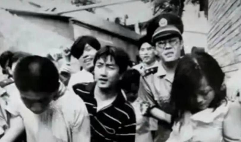 1949年国军中校拒绝登机撤台，把全部身家押在一张胜算极低的牌上，这一押就是39
