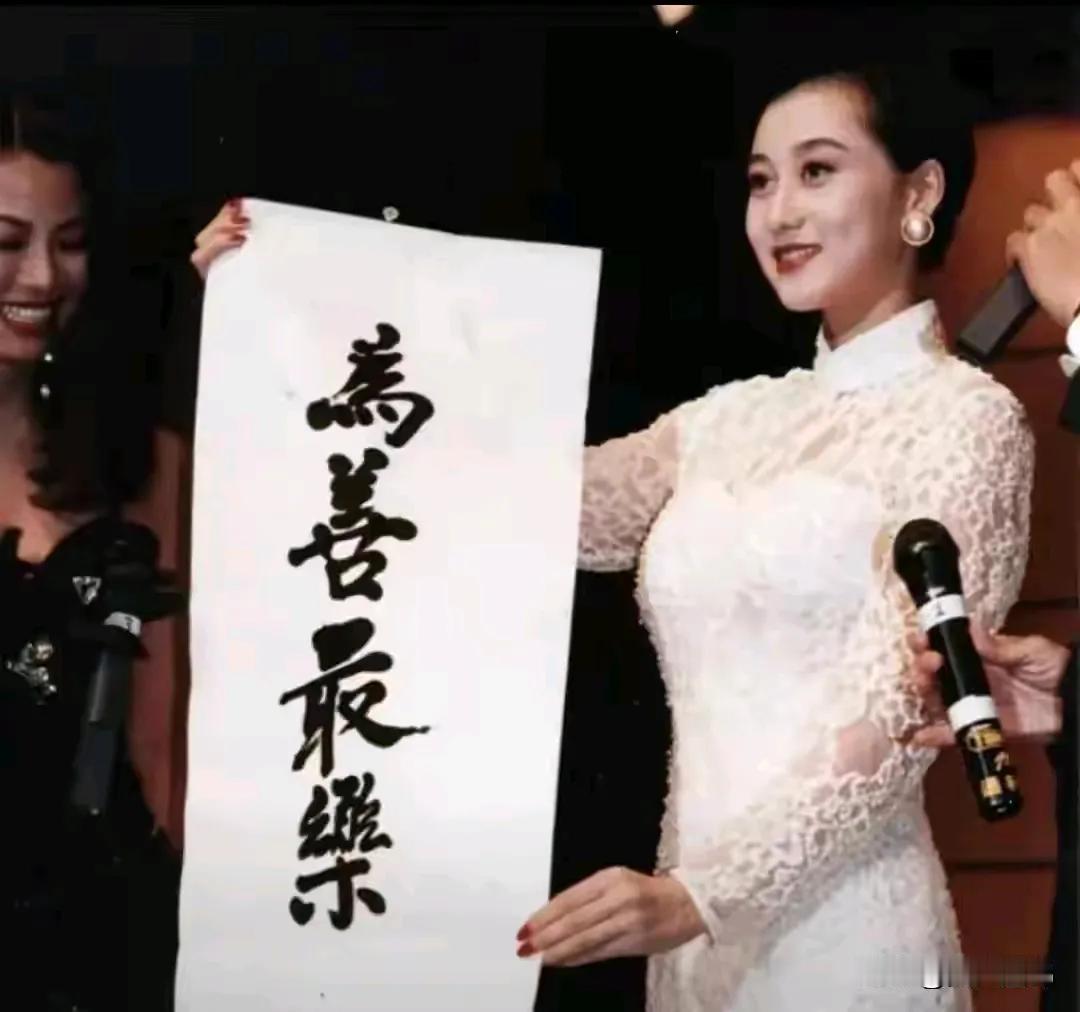 老是有人说利智不爱李连杰，她爱不爱他暂且不讨论。但聪明如利智，她选择和李连杰进入