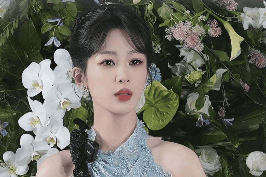 9月2日，杨紫今晚妥妥的精致小公举！感觉她今天的状态有点像成毅，都是在剧组待久