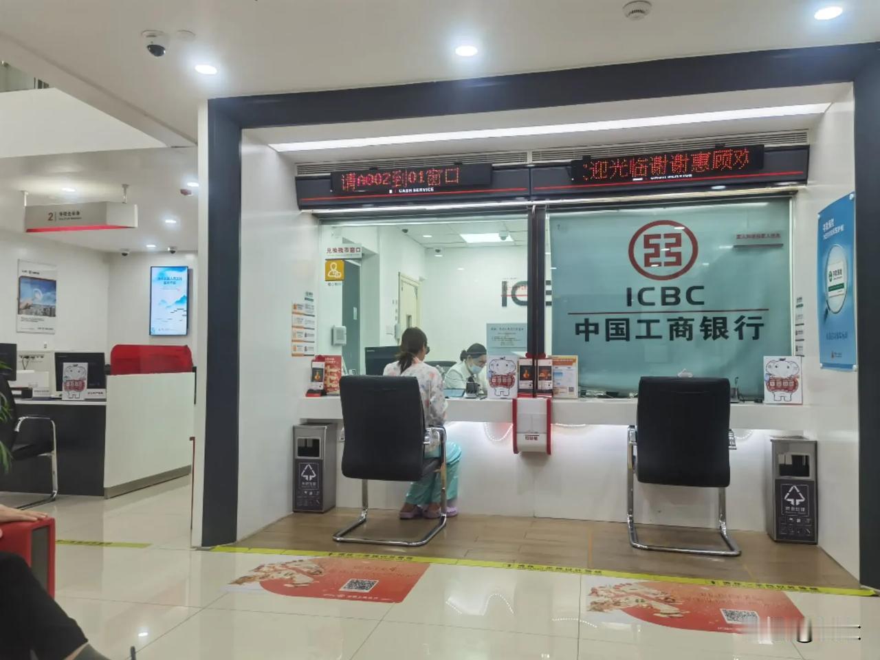 刚看到4月1号起各大银行的新规，第一反应不是高兴，而是觉得有点荒诞。个人存取