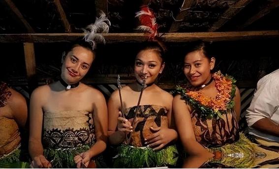 在遥远的大洋洲有这样一个国家，“开放”程度令人瞠目结舌，女性衣不蔽体，不管男性还