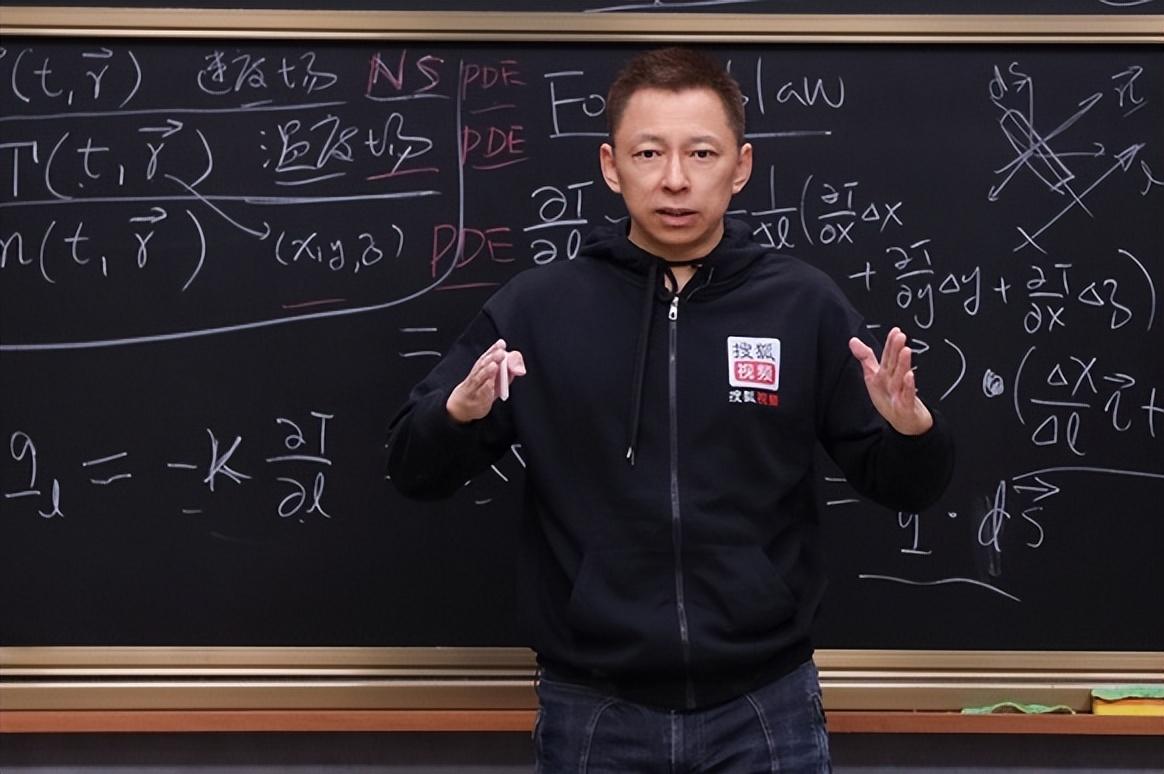 搜狐为什么还能在2025年赚2亿美金呢，张朝阳的杀手锏就三个字：不投资！只要搜狐