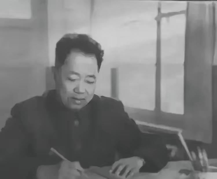 49年。东野某干部为了搬家将列车员打了。刘亚楼将军知道后。他立即找了过去。刘亚楼