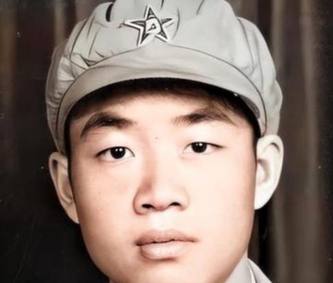 15岁新兵手痒开炮竟炸毁美军弹药库！违纪立功两难全，团长妙招服众