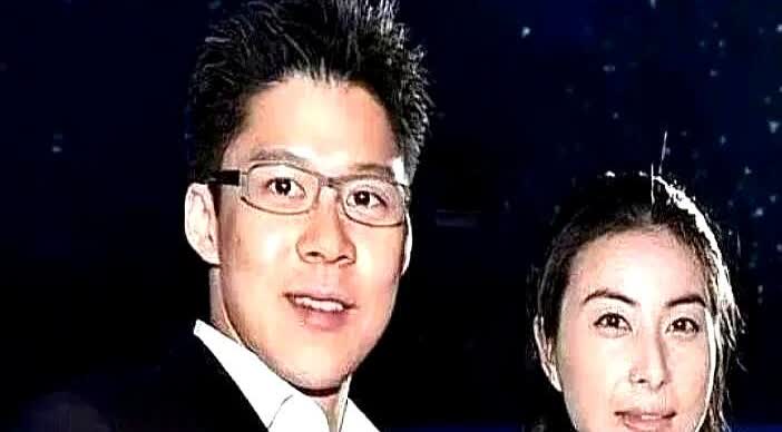 郭晶晶被问霍家每个月给她多少生活费，她笑着说霍启刚早就把银行卡给她了，他和我说：