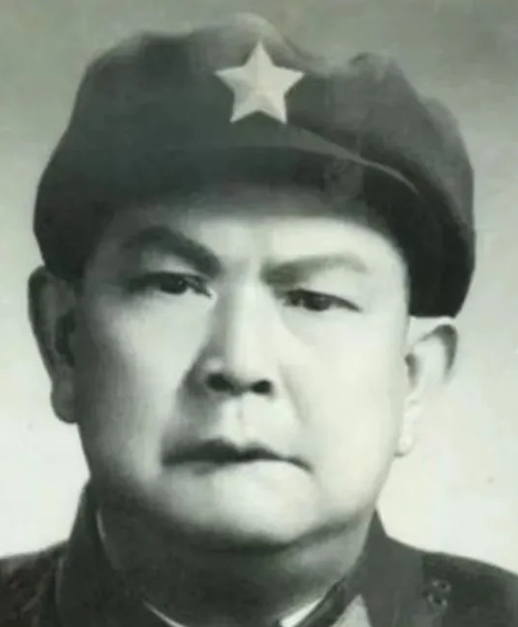 1941年，新四军参谋带着俩伤兵在敌后打游击，谁能想到，这一撑就是四年！后来，他