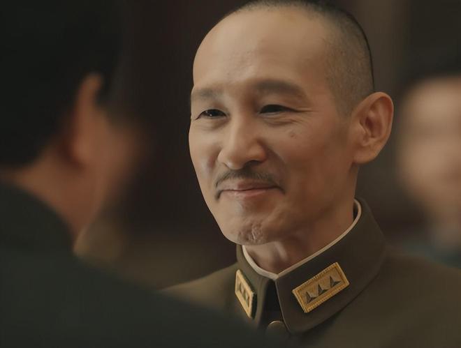 王劲松饰演的蒋介石每次出来都是一顿咔咔狂走[捂脸哭][捂脸哭][捂脸哭]《伟大的长征