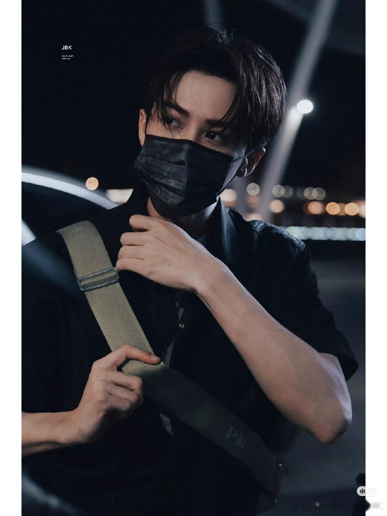 金白开🍠发的檀健次机场神图，是路过的蚂蚁看了都想再多看几眼的程度