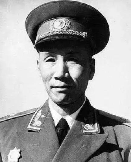 “德不孤，必有邻，也称德高望重！”1941年，国军团长陈锐霆投奔新四军后，在夜