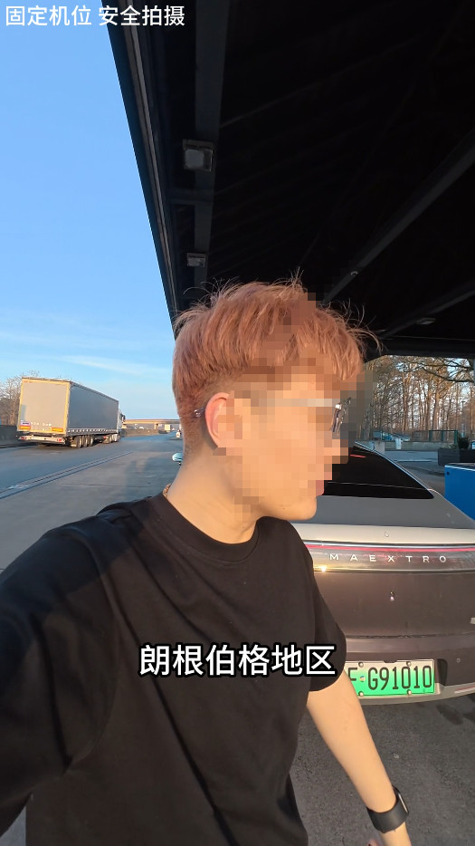 小伙陪老板从法国巴黎开尊界S800返回山东老家过年，两人一路途经欧亚多个国家和城