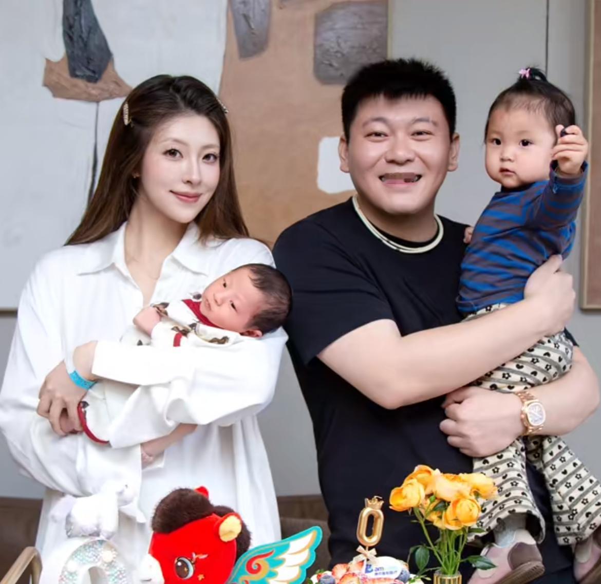 “羽毛球女神”李谣产子一天后，这状态真的让人羡慕，还获得了20多万的爱马仕。三