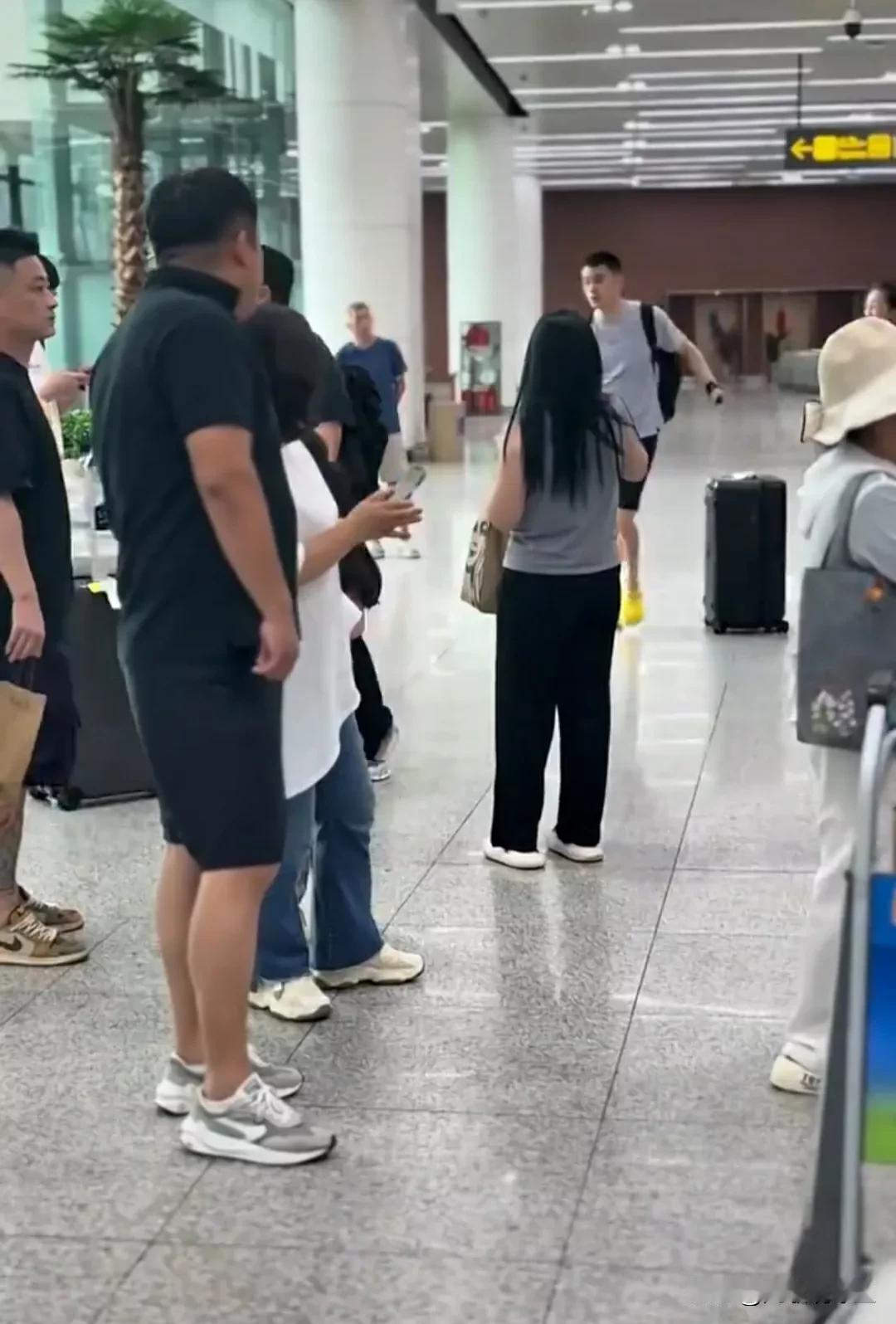 辽篮有意签约崔永熙！杨鸣和刘子庆已于昨天返回沈阳，也宣布此次辽篮管理层赴美考察