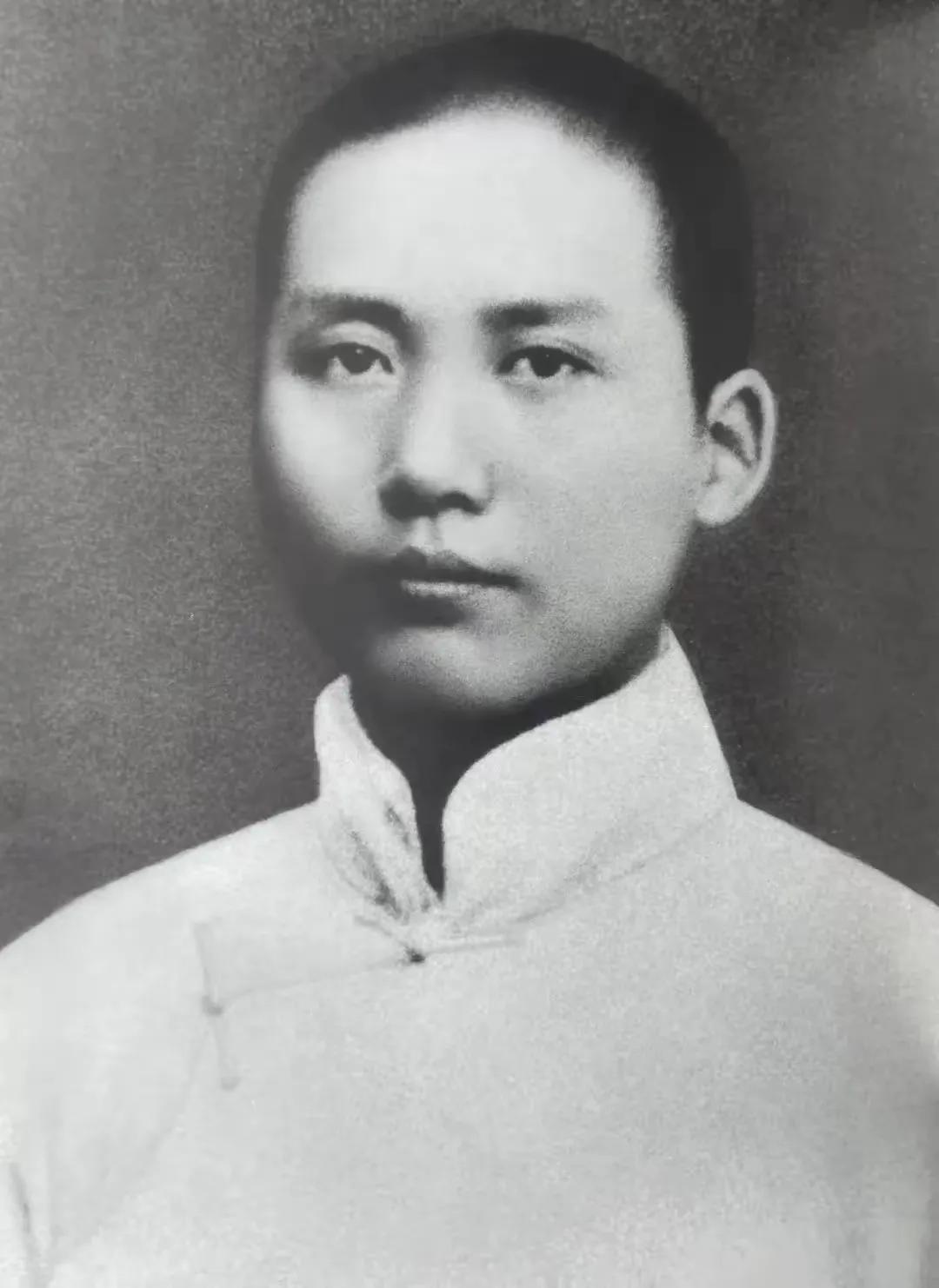 心忧天下1915年《新青年》出版后，经过杨济昌的介绍，毛主席成