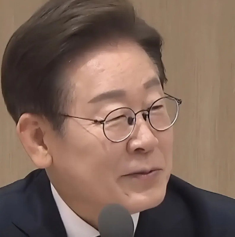 隔行如隔山，韩国新总统第一天上任也遇尴尬事！韩国首尔传来新消息，韩国新任总统李