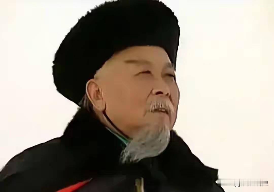 1881年，左宗棠收复新疆凯旋归来，慈禧在养心殿单独召见他，开口就问你比曾国藩强