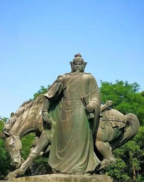 千古问对之七：韩世忠质问秦桧临安，秦桧府邸。夜已深，厅堂内烛火昏黄。韩世