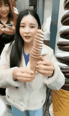 美女这口你喜欢吗,太厉害了搞笑惊不惊喜意不意外