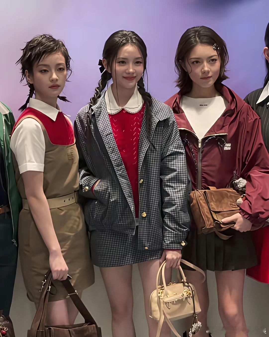 难怪艺人挤破脑袋都想做电影咖你看miumiu活动三位00花合影资历赵今麦童星出道