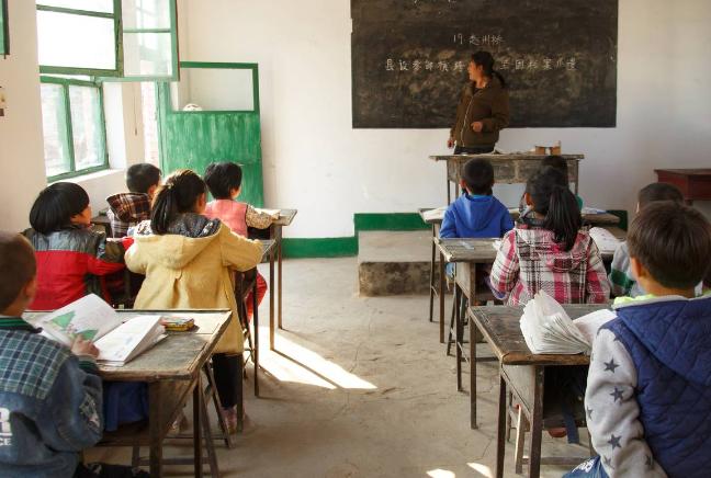 2026年中央一号文件出台！为什么乡村小规模学校不能随意撤销？过去这些年，撤