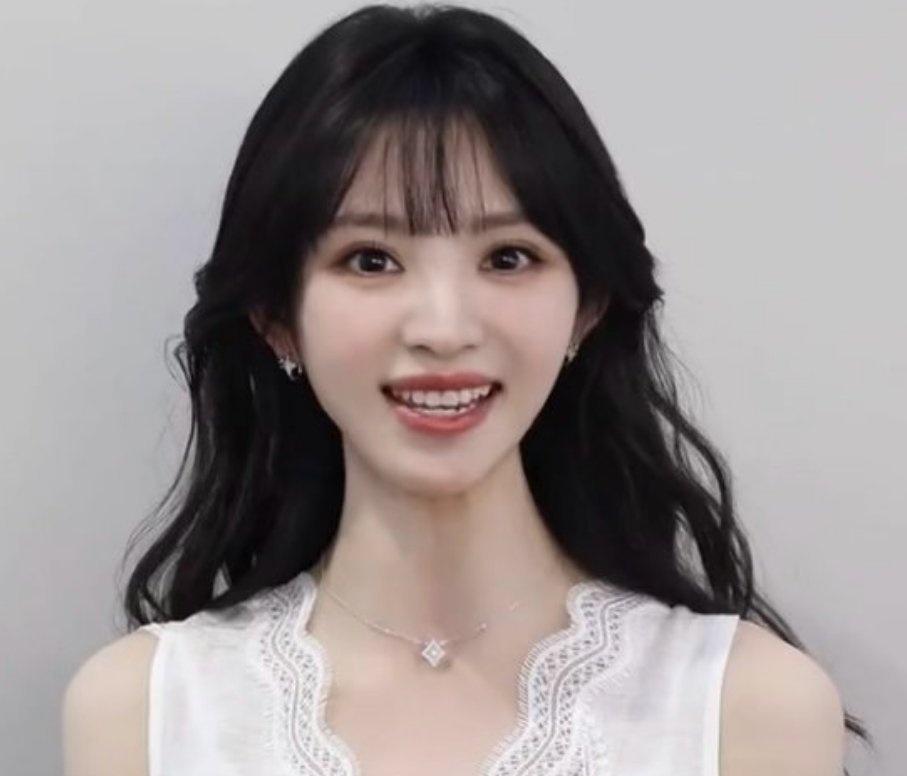 不只是红气养人呀，田曦薇一直以来都很漂亮​​​